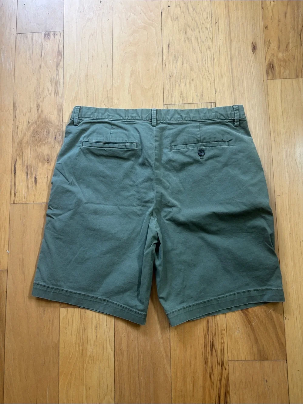Banana Republic khaki green shorts size 33
